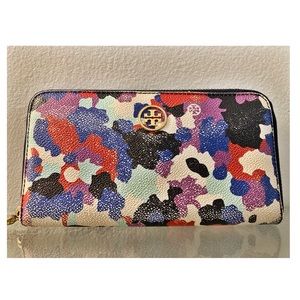 Tory Burch Printed Robinson Wallet